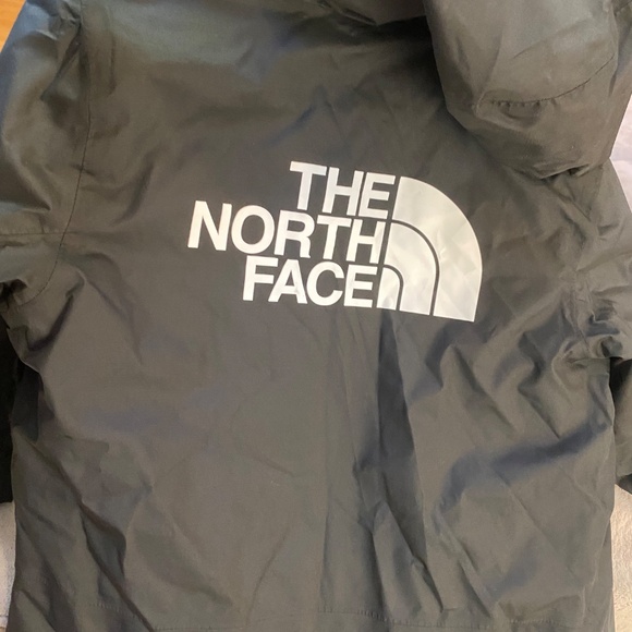 Boys The North Face coat size medium 10-12 - Picture 4 of 4